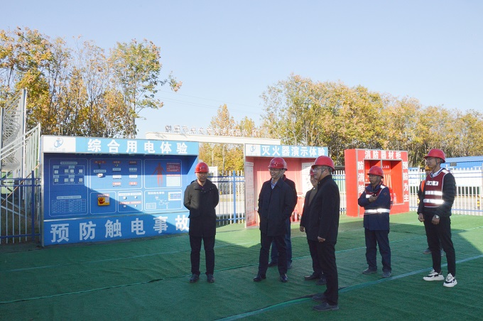 2祝總一行參觀安全體驗(yàn)區(qū) - 副本.jpg